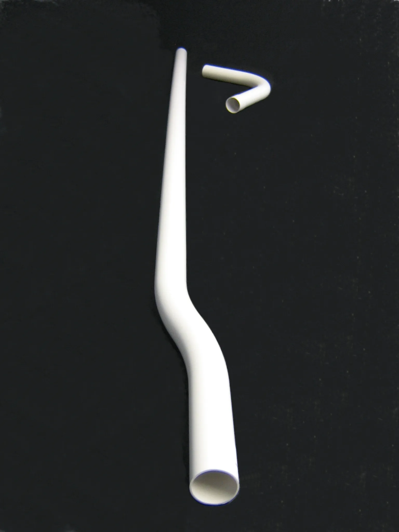 Komplet splakovalne cevi in splakovalnega kolena, bela