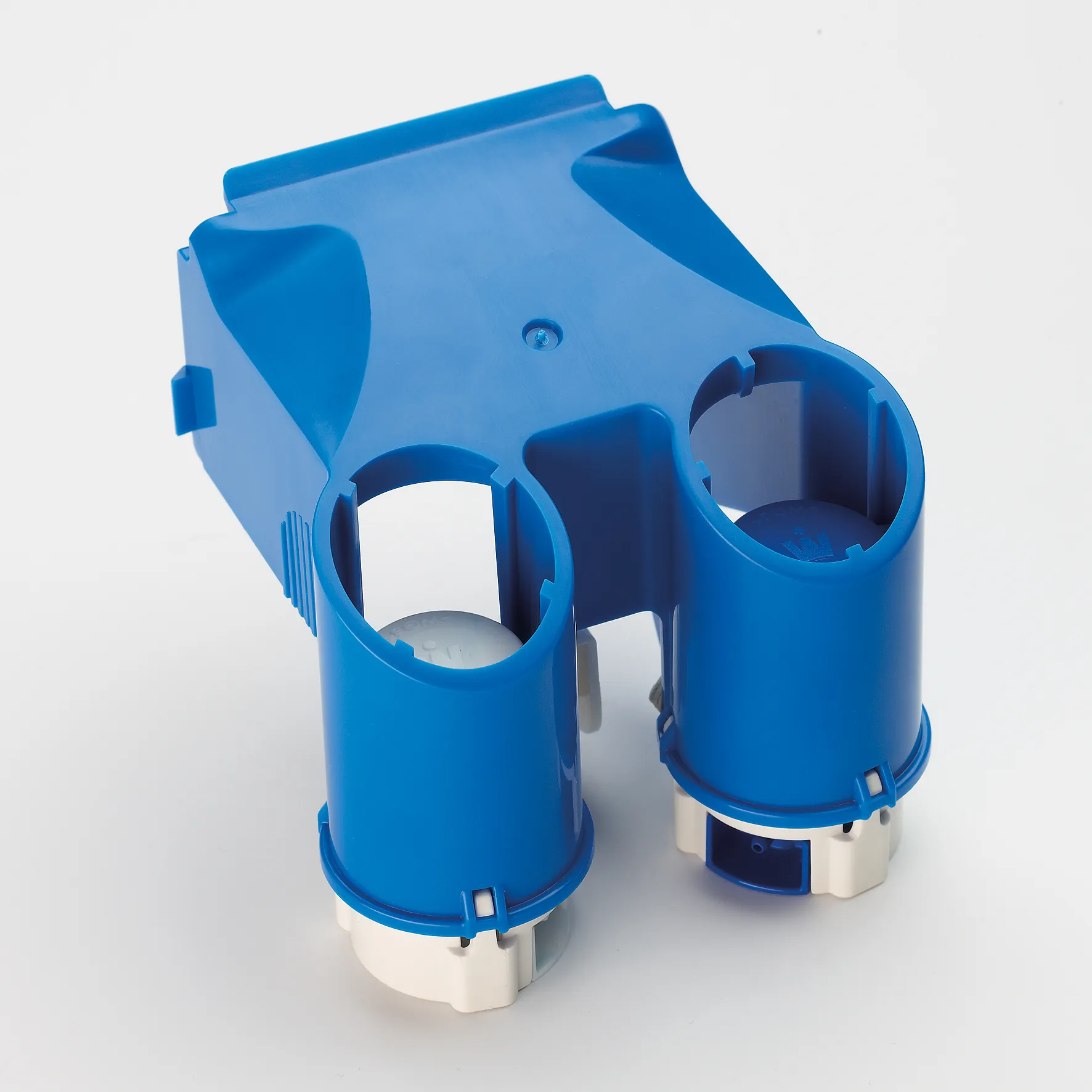 Objemka s krmilnimi kavlji, pnevmatska